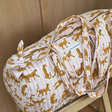 Sac weekend Fauve Rose de trois quarts, anses longues, guépards ocre sur coton matelassé