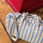 Sac weekend Pacha Bleu ciel au sol, anses longues, rayures bleu ciel, étiquette Byzantine