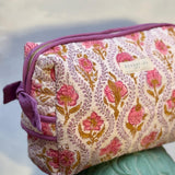 Trousse de toilette XL Éphèse Rose, fleurs rose corail et feuillages lilas, passepoil violet