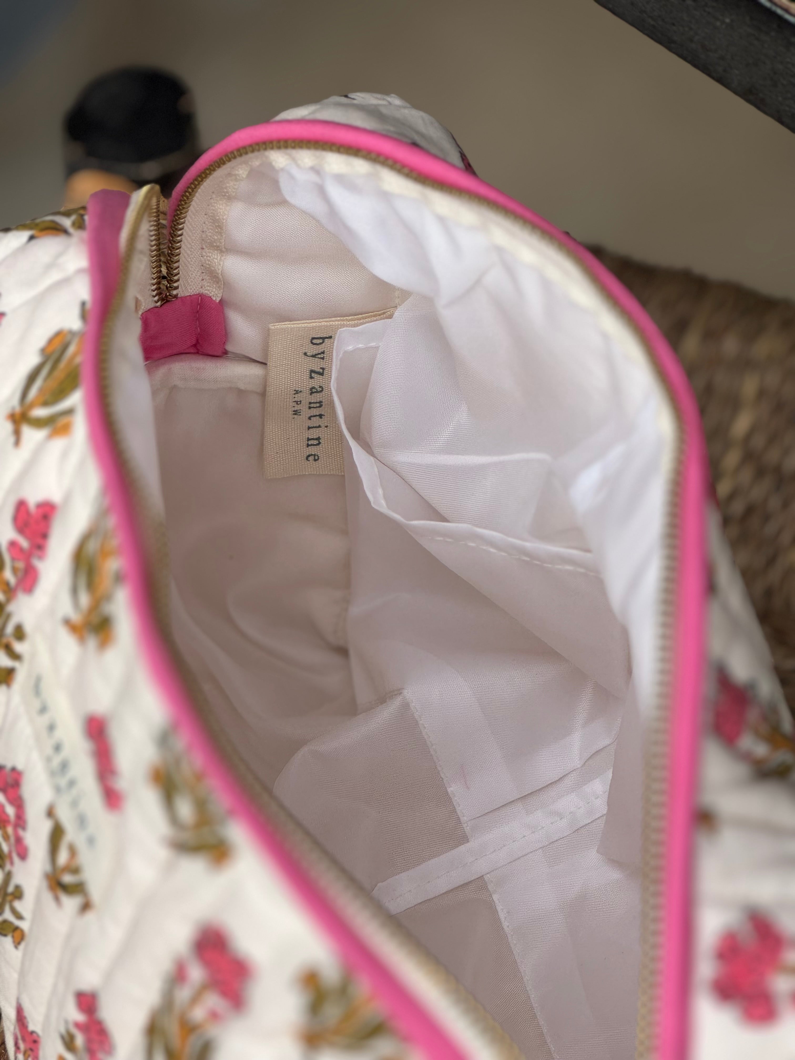 Intérieur doublure nylon de la grande trousse de toilette byzantine