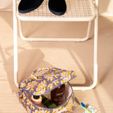 Trousse vanity N°113 Bleu ouverte au sol, avec des soins et du dentifrice