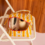 Trousse vanity Flora Passion ouverte vue de dessus, avec une brosse à cheveux