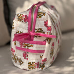 détails poignée et zip de la trousse de toilette xl femme N°50 rose de byzantine