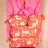Trousses froufrou Antioche Tomato de Byzantine tenues contre une chemise rose