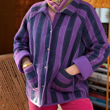 Veste matelassée Joseph de Byzantine, rayures violet et bleu marine, portée